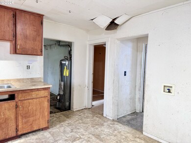 1104 Elm St, Baker City, OR 97814 - photo 5