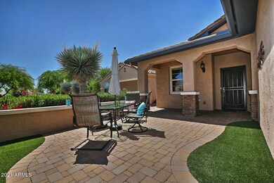 6523 W Mockingbird Way-large-005-017-Fro