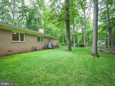 12118 Stirrup Rd, Reston, VA 20191 - photo 5