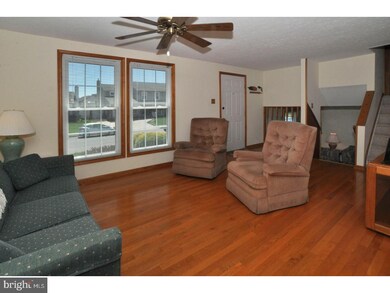 125 Penns Grant Dr, Morrisville, PA 19067 - photo 3