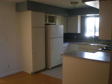 312 E Mahoney St, Winslow, AZ 86047 - photo 5