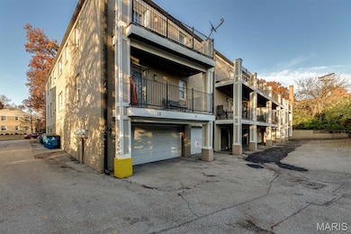 8140 Whitburn Dr, Saint Louis, MO 63105 - photo 2