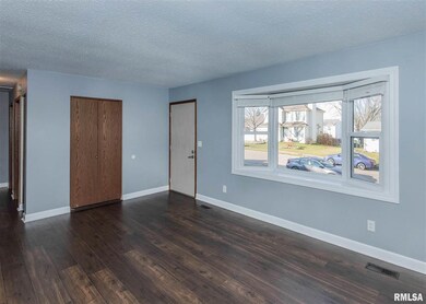 723 W 58th St, Davenport, IA 52806 - photo 3