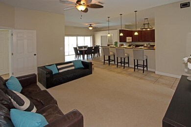 004_Family Room (1)