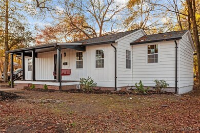 View of front facade with a porch