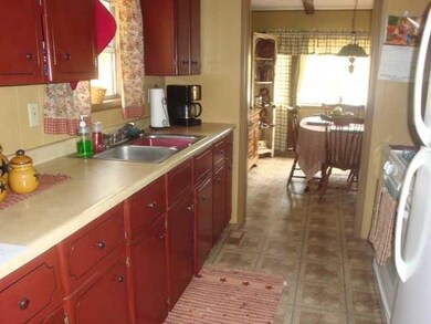 Kitchen. Plenty of cabinet space
