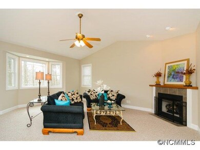 682 Salisbury Rd, Hendersonville, NC 28792 - photo 4