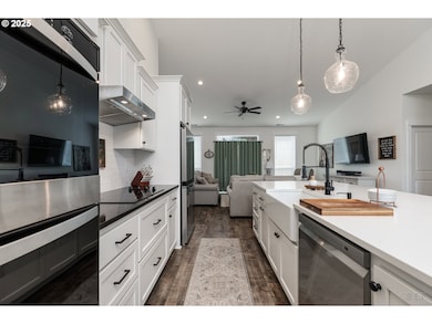 303 E 8th St, Rainier, OR 97048 - photo 7