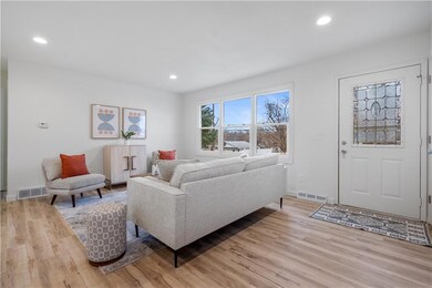 1100 Johnson St, Des Moines, IA 50315 - photo 2