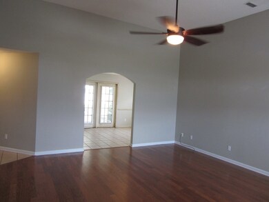 Living Room going into the eat in kitchen
