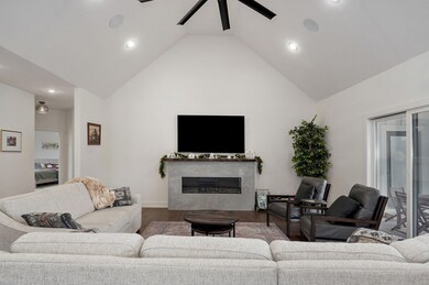 11017 N Farm Rd 193-37