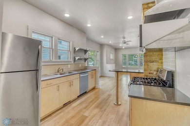 Kitchen1_3-1280.JPG