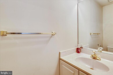 8 Cottage Field Ct, Germantown, MD 20874 - photo 5
