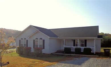 1426 Faith Meadows Ln, Asheboro, NC 27205 - photo 2