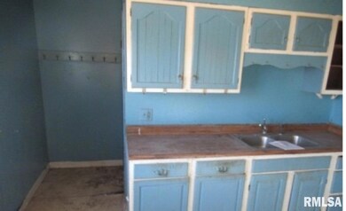 621 W 15th St, Davenport, IA 52803 - photo 6