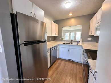 1132 Riverview. Kitchen