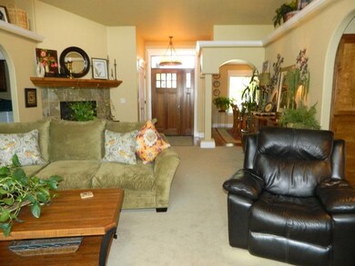 1027 SE Jerrine St, Grants Pass, OR 97527 - photo 5