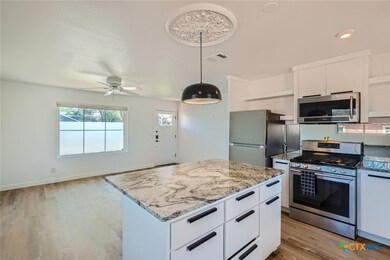 1722 Lee St, New Braunfels, TX 78130 - photo 6