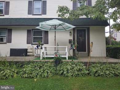 738 Thorndale Rd, Aldan, PA 19018 - photo 4