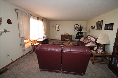 2913 Fairlawn Dr, Columbus, IN 47203 - photo 3