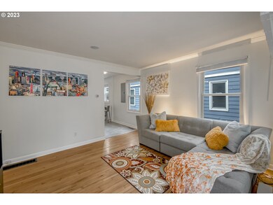 Living Room/Entrance