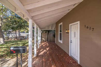 Entry/Covered Porch