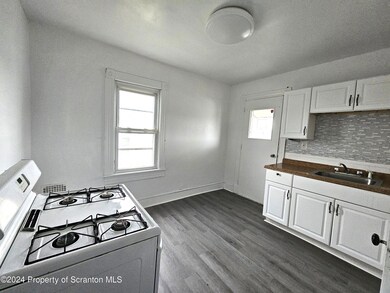 1531 Washburn St unit 2nd Fl, Scranton, PA 18504 - photo 2