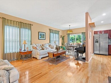 110 Crownshield Ave unit 110, Uxbridge, MA 01569 - photo 2