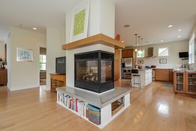 014-Living_Room-1749118-large