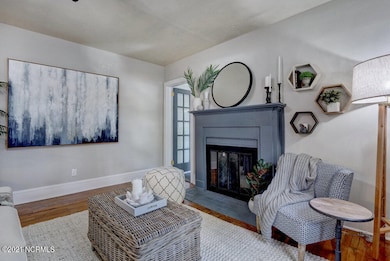 2316 Belvedere living rm fireplace