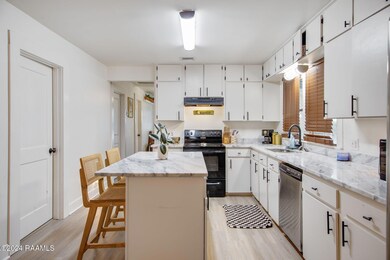 9-web-or-mls-9823 W Etienne Rd-9