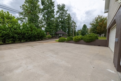 200 Saint Barts Dr, Hazard, KY 41701 - photo 6