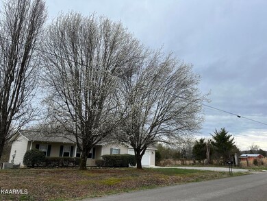 1646 Coles Chapel Rd, Sparta, TN 38583 - photo 2