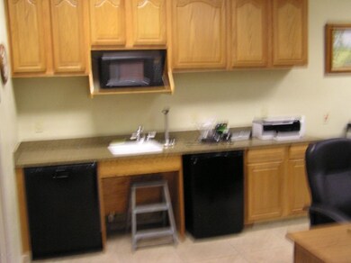 Kitchenette w/micro, frig, & sink.