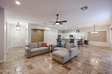 GIGANTIC GREAT ROOM