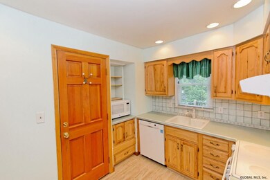 4 Toll Ln, Albany, NY 12203 - photo 7