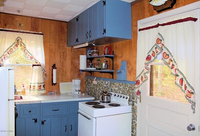 211 Five Mile Meadow Rd, Dingmans Ferry, PA 18337 - photo 7