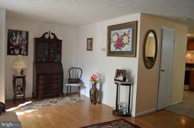 14122 Aldora Cir, Burtonsville, MD 20866 - photo 2