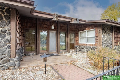 5745 Tucker Cir, Omaha, NE 68152 - photo 4