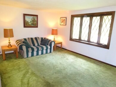 135 Ensenada Dr, Carpentersville, IL 60110 - photo 3