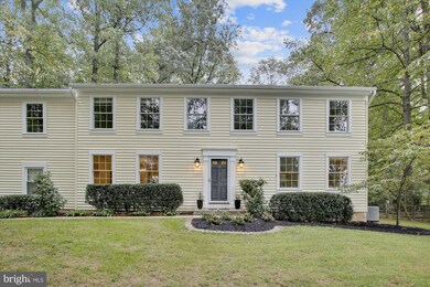 10652 Chadwell Ct, Great Falls, VA 22066 - photo 2