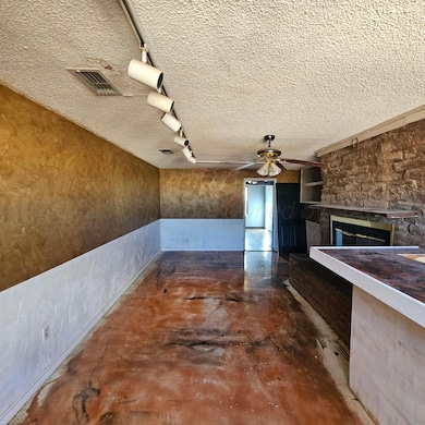 637 N Maddox Ave, Dumas, TX 79029 - photo 4