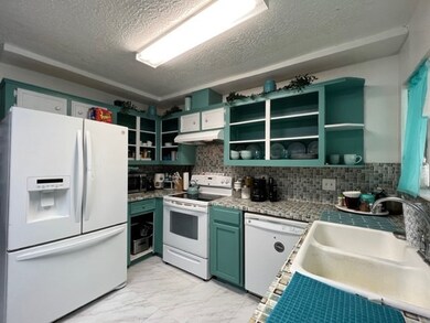 17150 Barcelona Dr, Friendswood, TX 77546 - photo 6