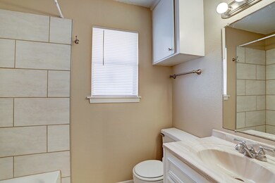 8807 Twisting Vine Ln, Houston, TX 77040 - photo 7