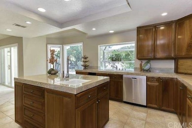 BIG KITCHEN WITH LOTS OF CUSTOM CABINETS. KITCHEN 