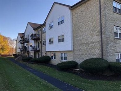 81 High St unit 11, Amesbury, MA 01913 - photo 2