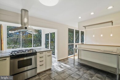 1942 Marthas Rd, Alexandria, VA 22307 - photo 7