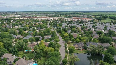 301 Stoneleigh Ln, Oswego, IL 60543 - photo 3