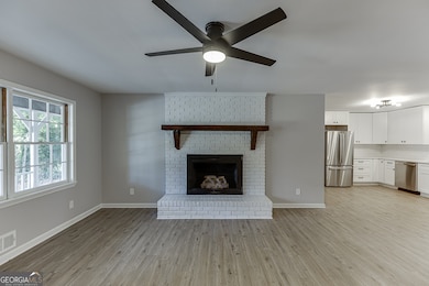 5837 Meadow View Ln, Flowery Branch, GA 30542 - photo 7