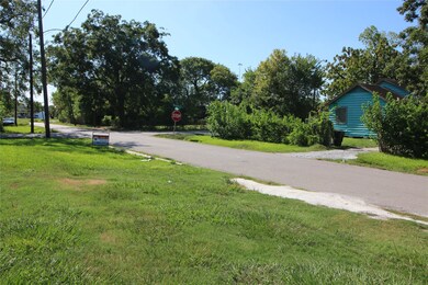 3301 Brewster St, Houston, TX 77026 - photo 3